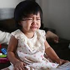 Страх необходим каждому. Если ваши дети умеют вовремя застыть на месте и не броситься в лицо опасности, это может спасти их жизнь.  Все, чему должны научиться ваши дети, чтобы бороться со страхом - ДУМАТЬ.